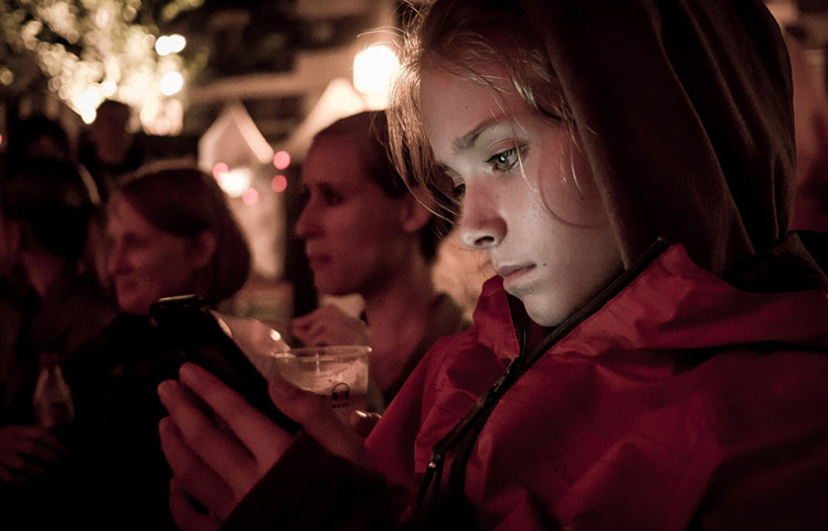 people walk round with phones in modern